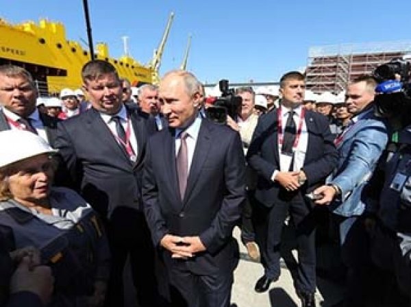 "Я знаю: в крае средняя — 40": Кремль удалил с сайта разговор Путина с рабочими о зарплатах