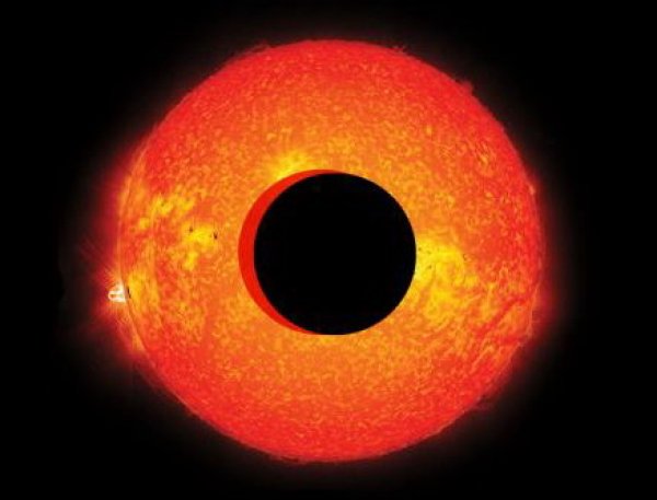 "Портал для Нибиру": NASA засняли у Солнца объект в 100 раз больше Земли