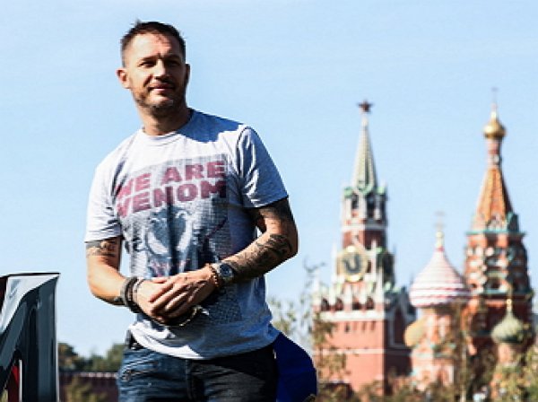 "Я наслаждаюсь русским гостеприимством": Том Харди прогулялся по Москве