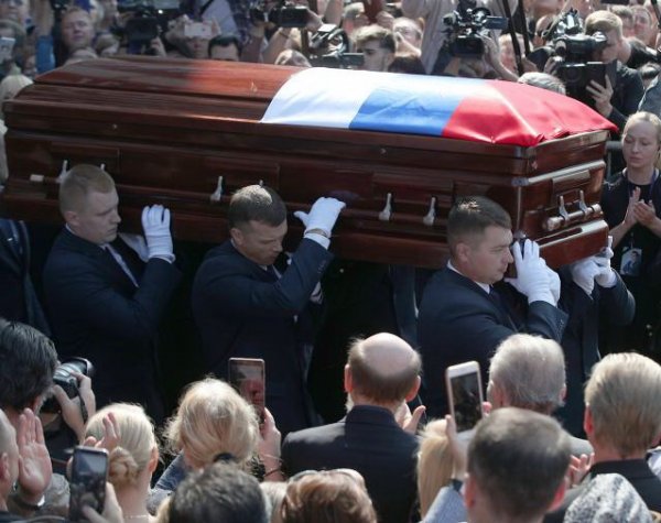 Похороны Иосифа Кобзона на Востряковском кладбище омрачились ЧП на церемонии прощания (ФОТО, ВИДЕО)