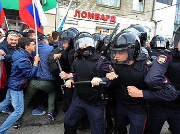 Фото "особо опасного преступника" на митинге в Петербурге "взорвало" соцсети