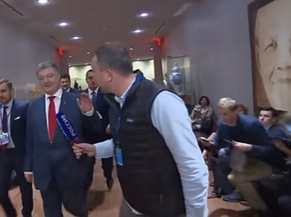 Опубликовано видео неудачного побега Порошенко от российских журналистов