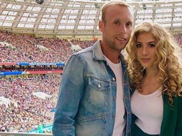 СМИ: футболист Глушаков отбирает детей у жены и требует с нее алименты