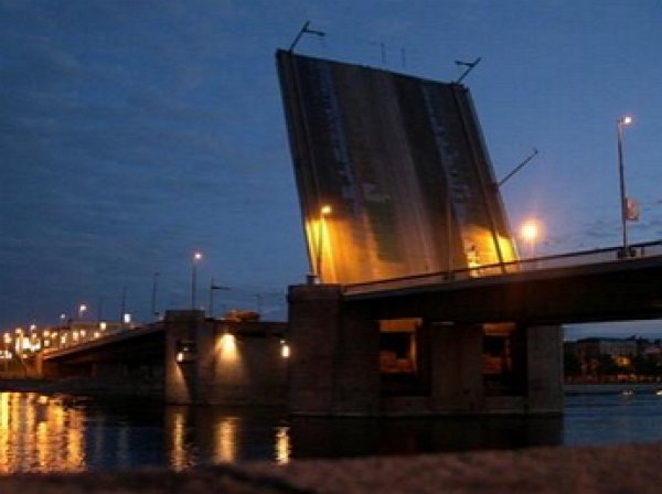 Волгоградский мост через Неву вновь отремонтируют  за 17 млн 