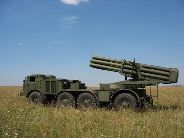 Россия подтянула к границе с Донбассом сотни танков и "Ураганы": опубликовано видео