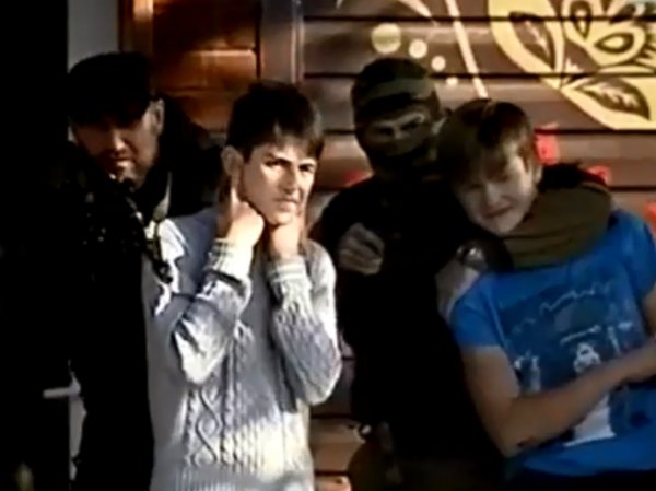 В Екатеринбурге детей "взяли в заложники" в память о Беслане: видео шокировало Сеть