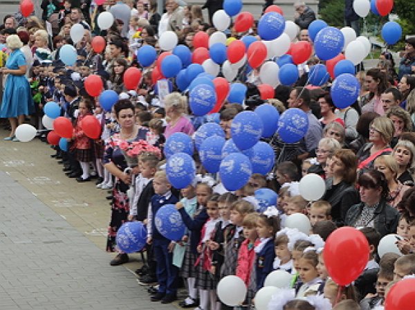 В Челябинске на «параде первоклассников» детей нарядили в форму ОМОНа