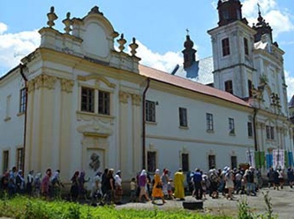 Радикалы "Правого сектора" на Украине захватили православный храм
