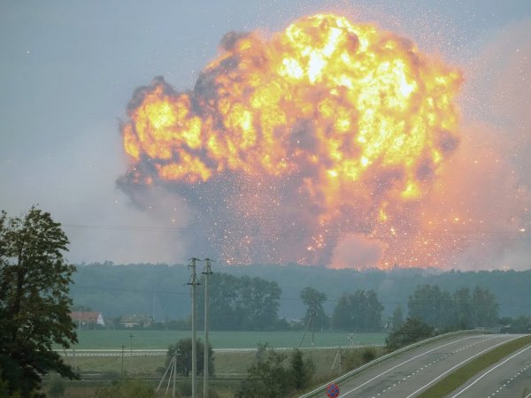 Паника на Украине: в Черниговской области взорвался склад боеприпасов