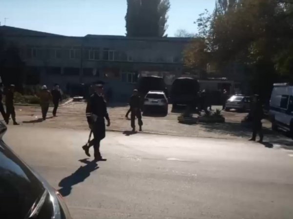Теракт в колледже в Керчи: в ходе стрельбы и взрыва убиты 15 человек, еще 70 пострадали (ВИДЕО)