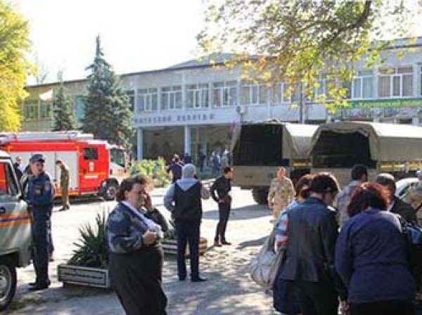 Опубликовано видео взрыва и выстрелов внутри колледжа в Керчи