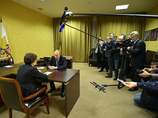 "Хорошее место": Путин пошутил над губернатором, севшей в его кресло