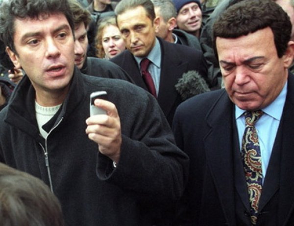 "Сейчас они шлепнут кого-нибудь": рассказ Кобзона о струсившем на Дубровке Немцове попал в СМИ