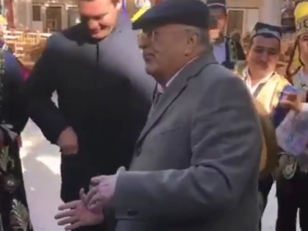 Жириновский затмил Мэй своим танцем в Узбекистане (ВИДЕО)