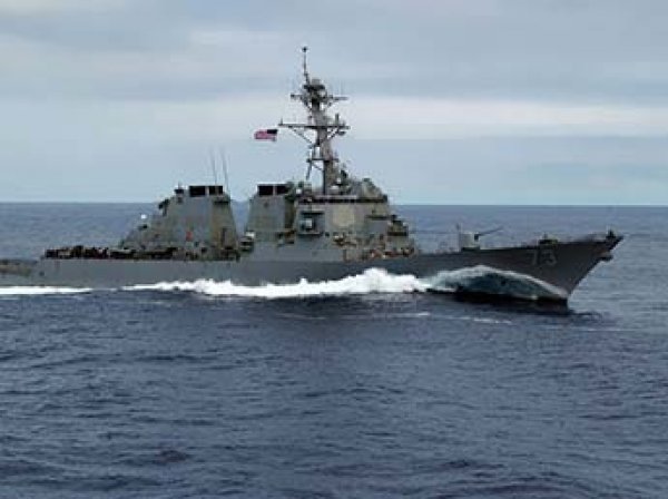 В Сети появилось видео опасного сближения военных кораблей США и Китая