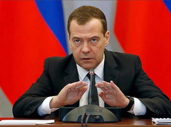Медведев грубо прервал речь главы РЖД об успехах