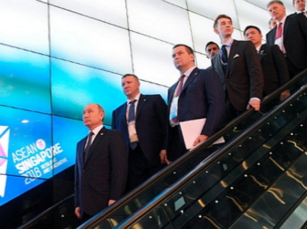Путин "прозвенел" на весь мир в рамке металлоискателя