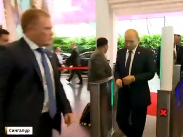 "Тот самый момент, когда "Путин проходит через металлоискатель": опубликовано видео