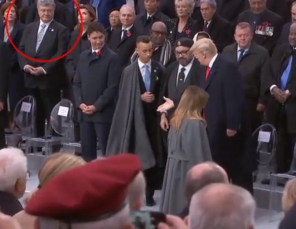 Трамп унизил Порошенко на параде в Париже перед телекамерами (ВИДЕО)