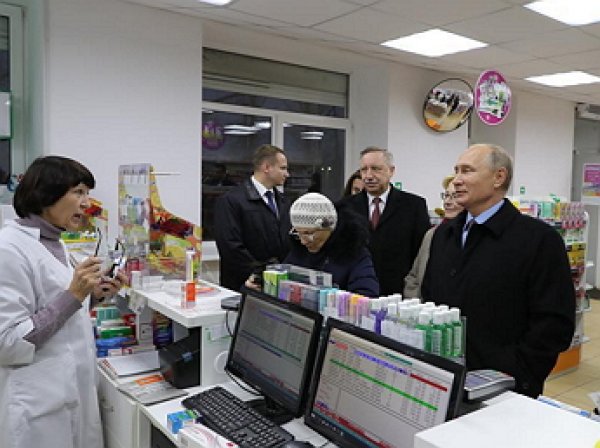 Бабушка без нервов: проигнорировавшая Путина с ревизией в аптеке пенсионерка стала мемом (ВИДЕО)