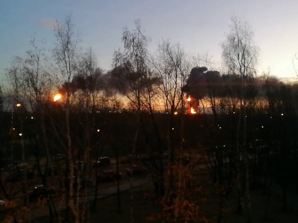 Пожар в Москве сейчас 17 ноября: в Капотне загорелся НПЗ, опубликовано видео