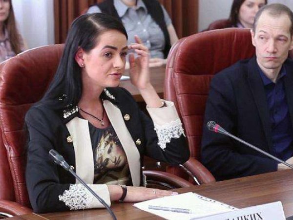 СМИ узнали доход уральской чиновницы, заявившей, что государство "ничего не должно" молодежи