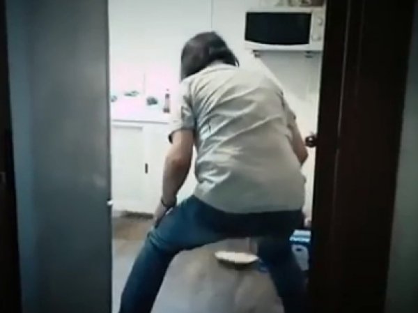"В него вселяется бес": в Сети появилось видео, как пьяный экс-любовник Пугачевой избивает свою жену