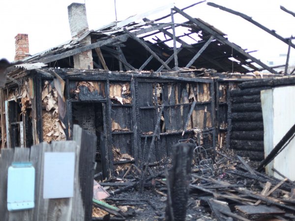 Опубликовано видео с места пожара в частном доме в Югре, где погибло 6 детей