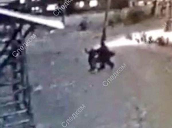 В Сеть попало видео, как в Сибири юная каратистка отбилась от насильника