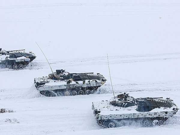 СМИ: на границу в Брянской области стягиваются сотни единиц военной техники