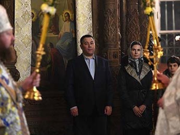 Тверской губернатор свозил 300 подчиненных на литургию патриарха в Москву