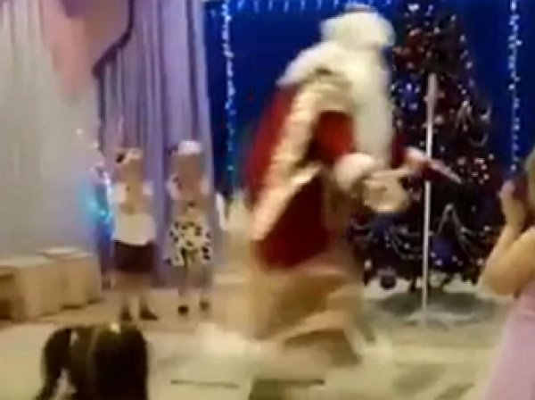 Смерть Деда Мороза на утреннике в Кемерово попала на видео