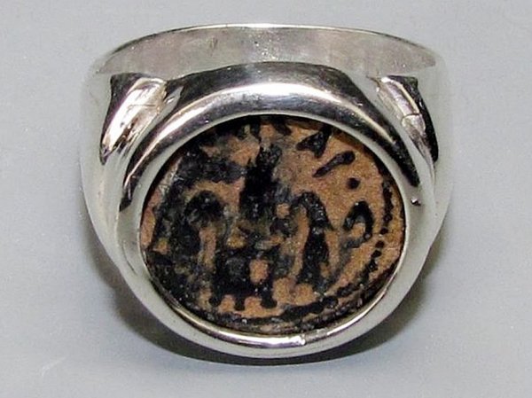 СМИ: в Израиле ученые нашли кольцо Понтия Пилата и расшифровали подпись на нем