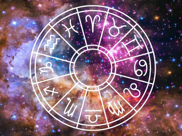 Астрологи рассказали, каким знакам Зодиака повезет в деньгах, а каким - в любви в 2019 году
