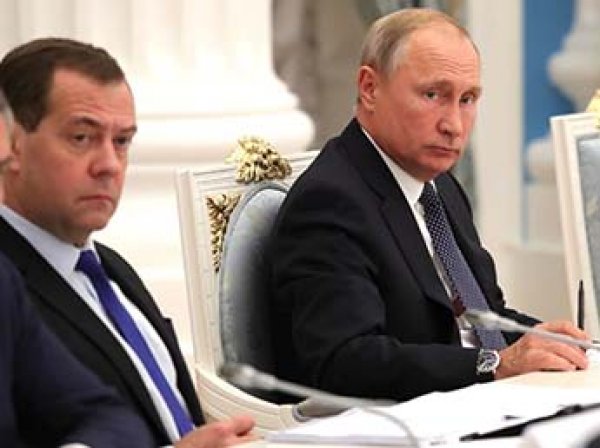 Путин одобрил ужесточение контроля снятия наличных с карт
