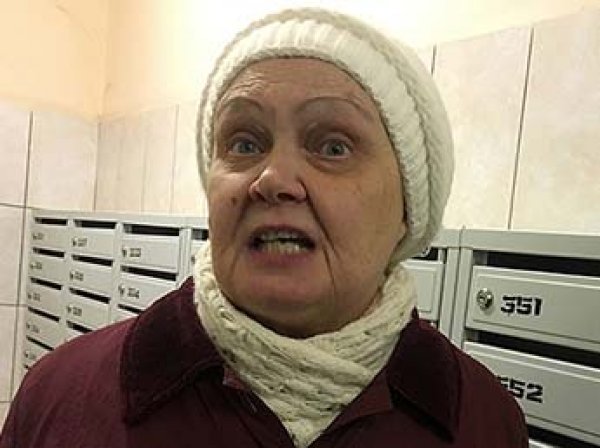 "НЛО и шапочка из фольги": москвичка, требующая выселить онкобольных детей, пообщалась с пранкерами