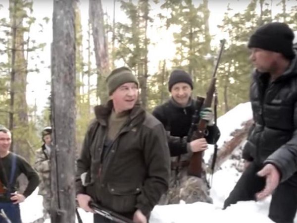 "Бей по голове": иркутскому губернатору припомнили охоту на спящего медведя (ВИДЕО)