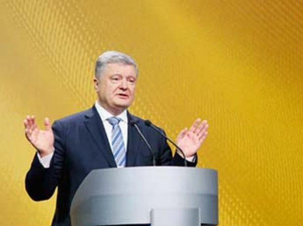 Порошенко отменил военное положение на Украине