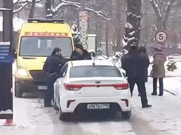 В Москве автохам заблокировал детскую реанимацию и напал на медиков