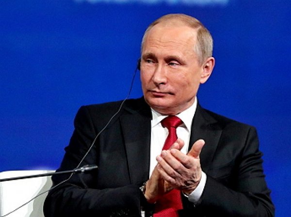 "Утаптывает" собеседников в споре": Песков раскрыл, как с Путиным "безумно тяжело спорить"