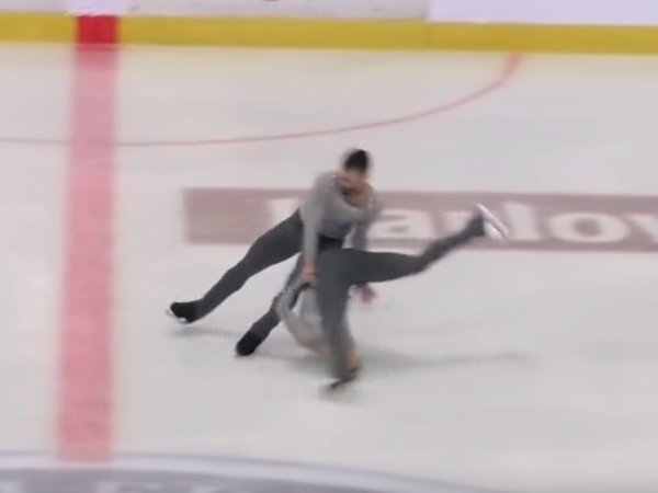 Американский фигурист уронил партнершу головой об лед во время выступления (ВИДЕО)