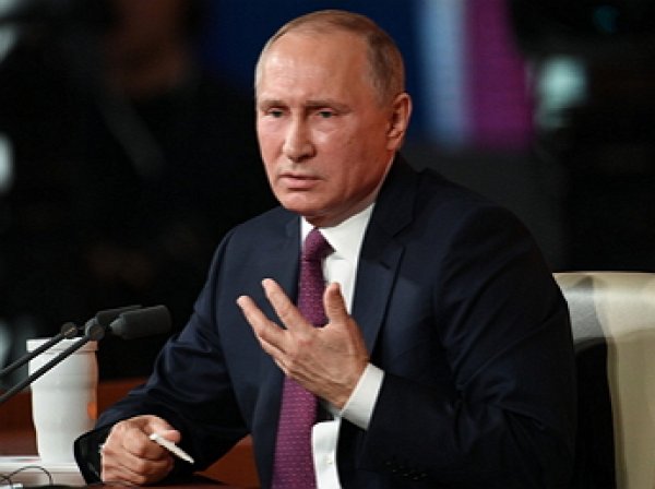 Путин назвал причины игнора звонков Порошенко