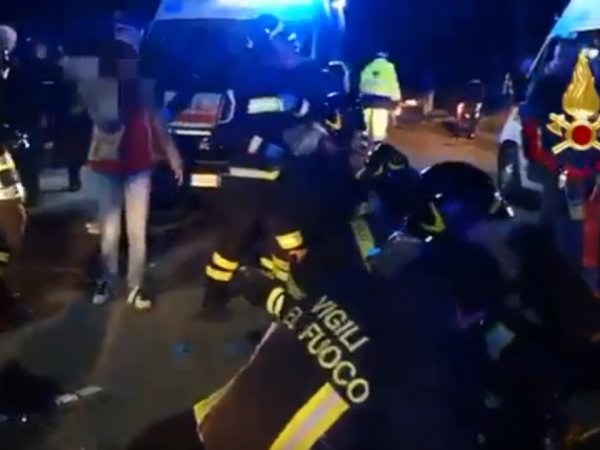 Смертельная давка в итальянском клубе попала на видео: 6 погибших