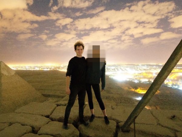 Секс-фото туристов на вершине пирамиды Хеопса вызвало скандал в Египте