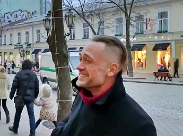 Рыдающий на улицах Одессы беглый актер Пашинин попал на видео