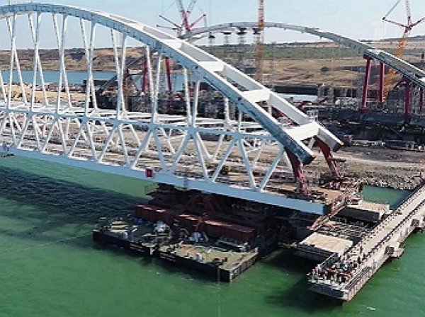 СМИ: строительство Крымского моста могут остановить - он разъезжается в разные стороны (ФОТО)