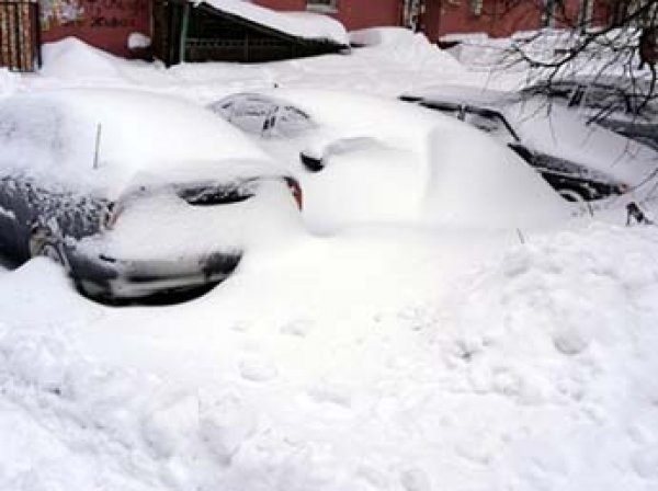 В Самарской области жители завалили снегом администрацию поселка