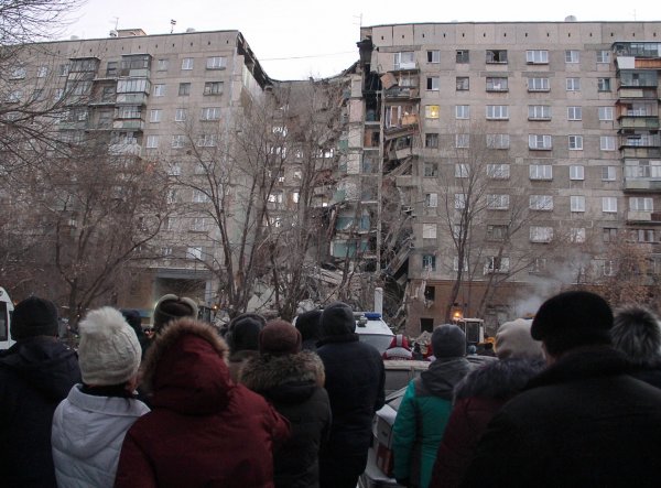 Взрыв дома в Магнитогорске 31.12.2018 обрушил подъезд: трое погибших, 79 человек пропали (ВИДЕО)