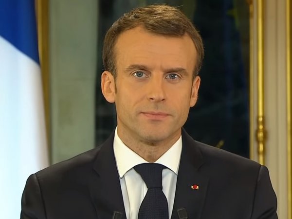 Макрон объявил чрезвычайное положение во Франции, обратившись к нации