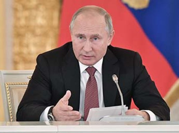 "Нехитрая комбинация": Путин объяснил свой отказ говорить по телефону с Порошенко